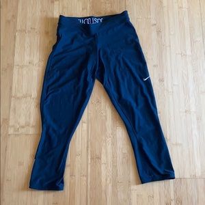 Nike workout capris small